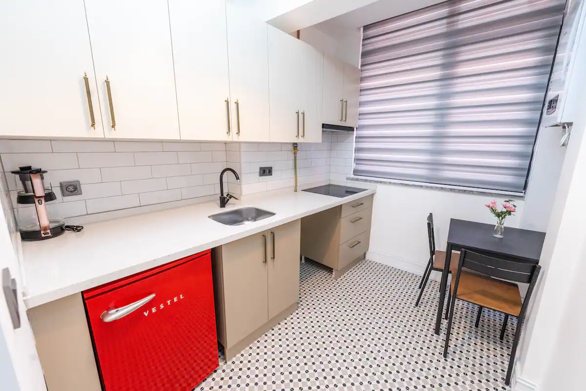 Enver Apartmanı 2